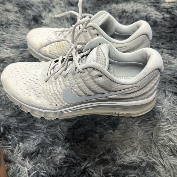 Nike - Picture 2 of 3